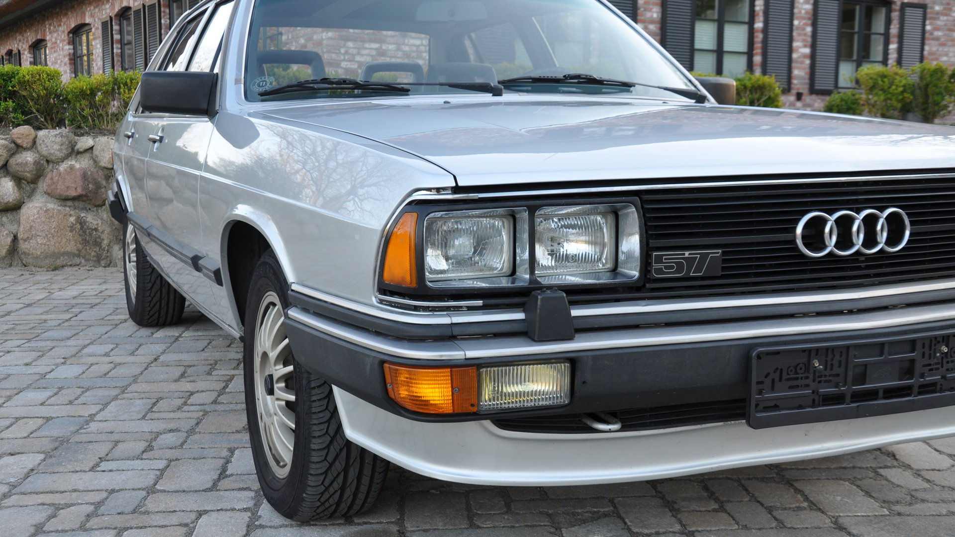 Audi 200 5T Turbo | Carracho-Classics